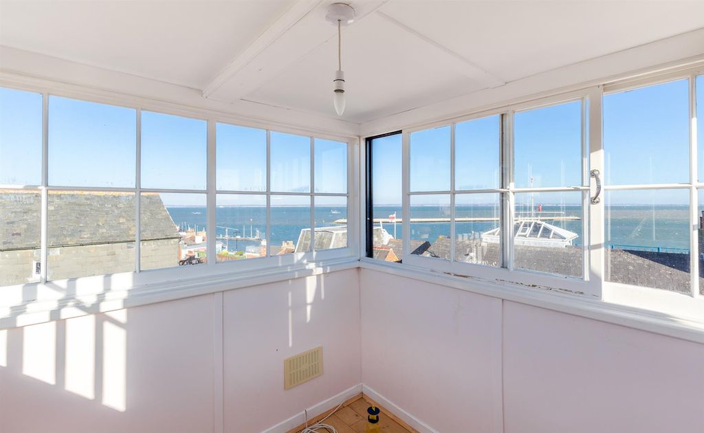 Property photo 2 of 33 Viewing Turret!