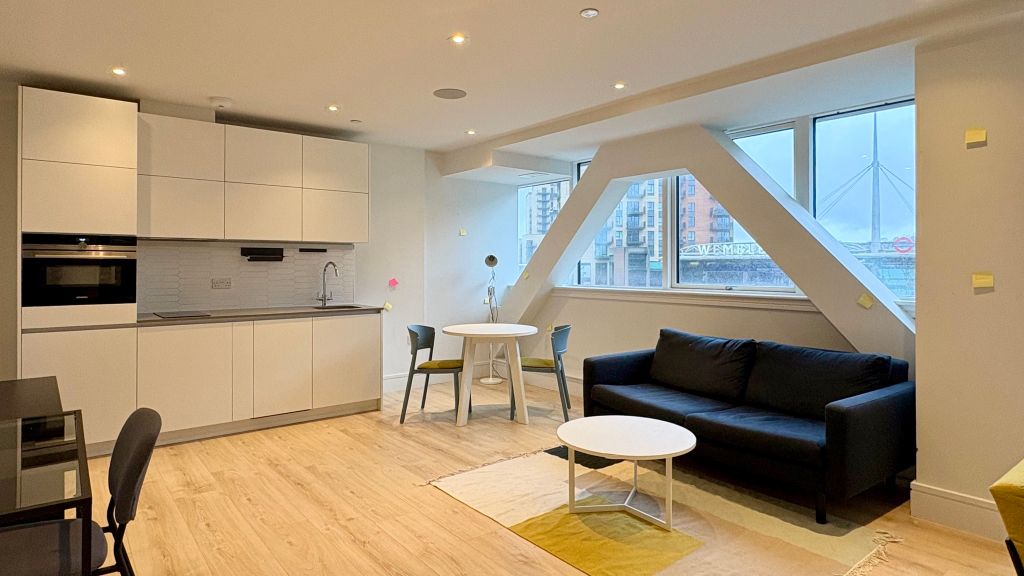 Property photo 1 of 16 Living Room