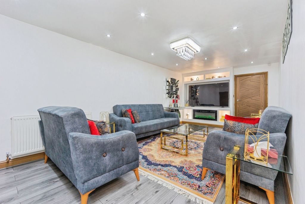 Property photo 2 of 27 Pbox-Img.Jpg