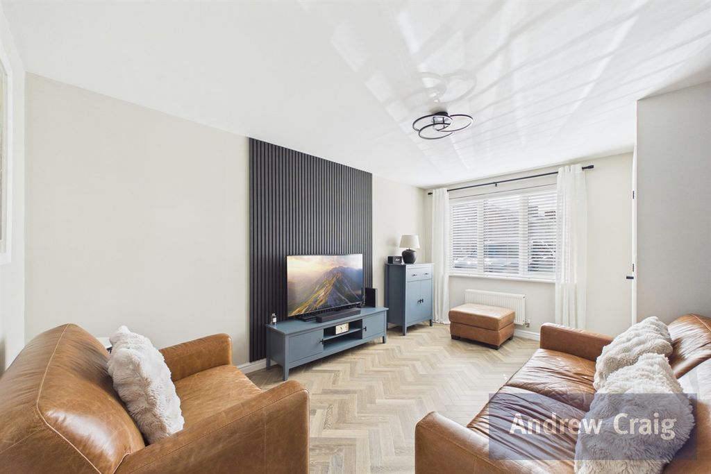 Property photo 3 of 14 Lounge