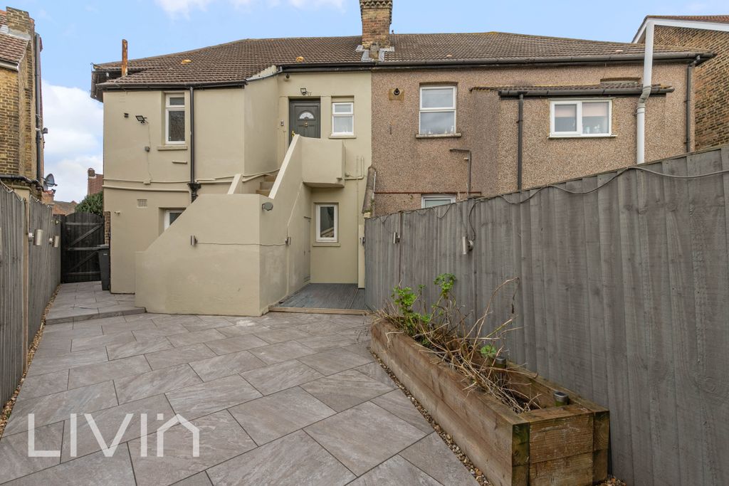 Property photo 3 of 9 9