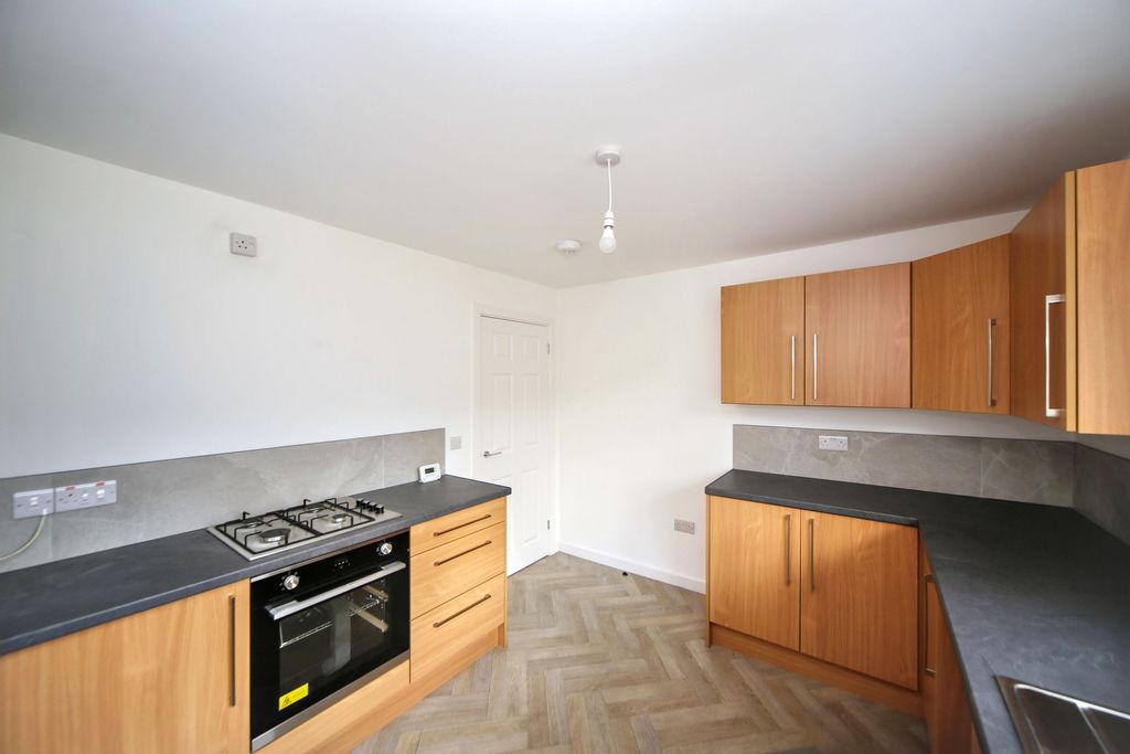 Property photo 2 of 21
