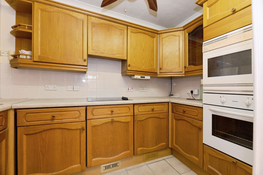 Property photo 3 of 20 Kitchen