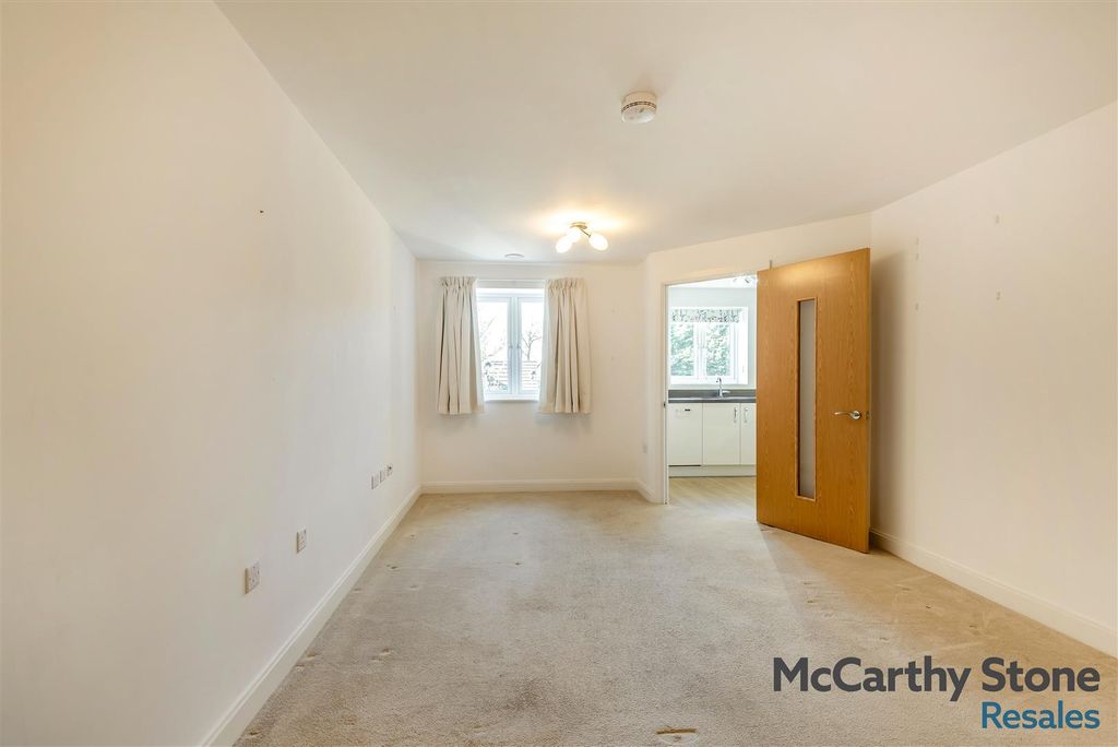 Property photo 2 of 25 8681613-Interior02.Jpg