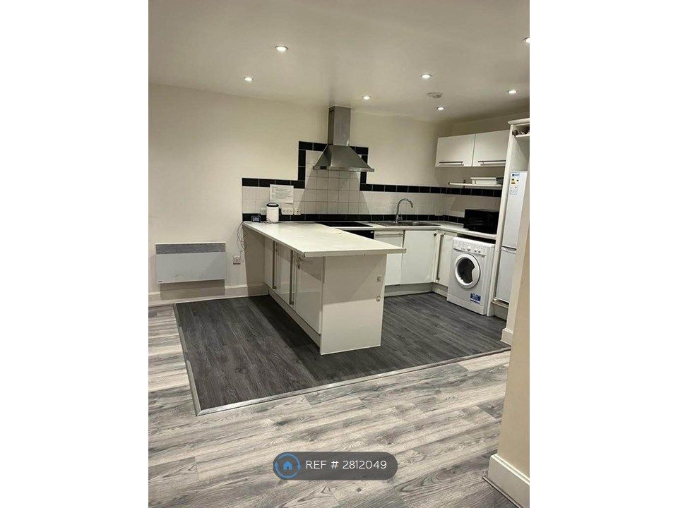 Property photo 1 of 5 Kitchen (Open Plan)