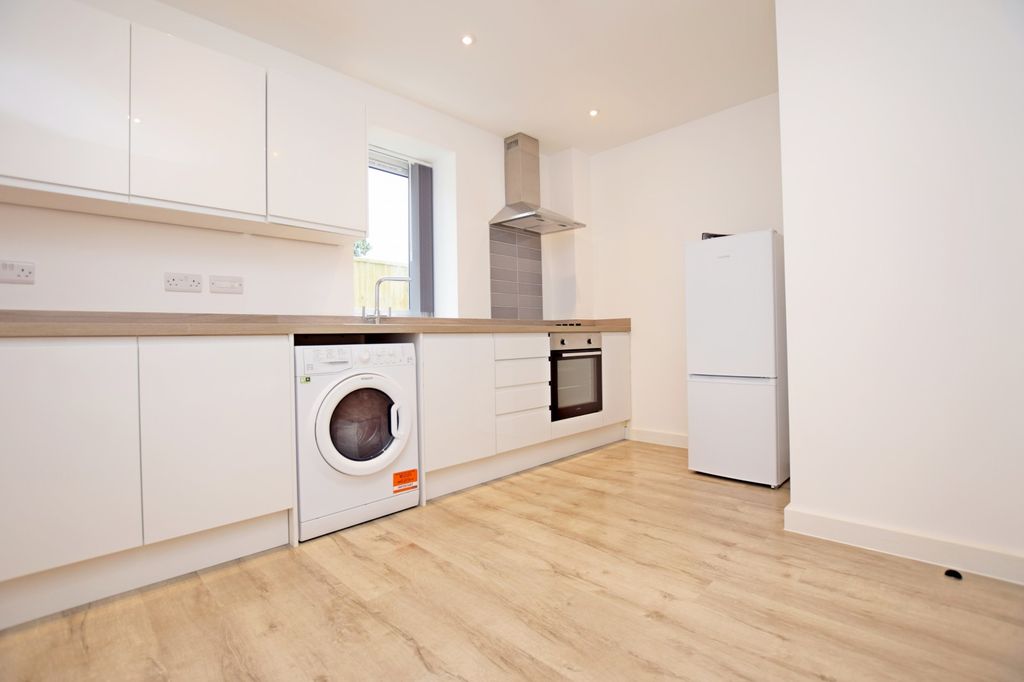 Property photo 3 of 6 Ground Floor Apartment
