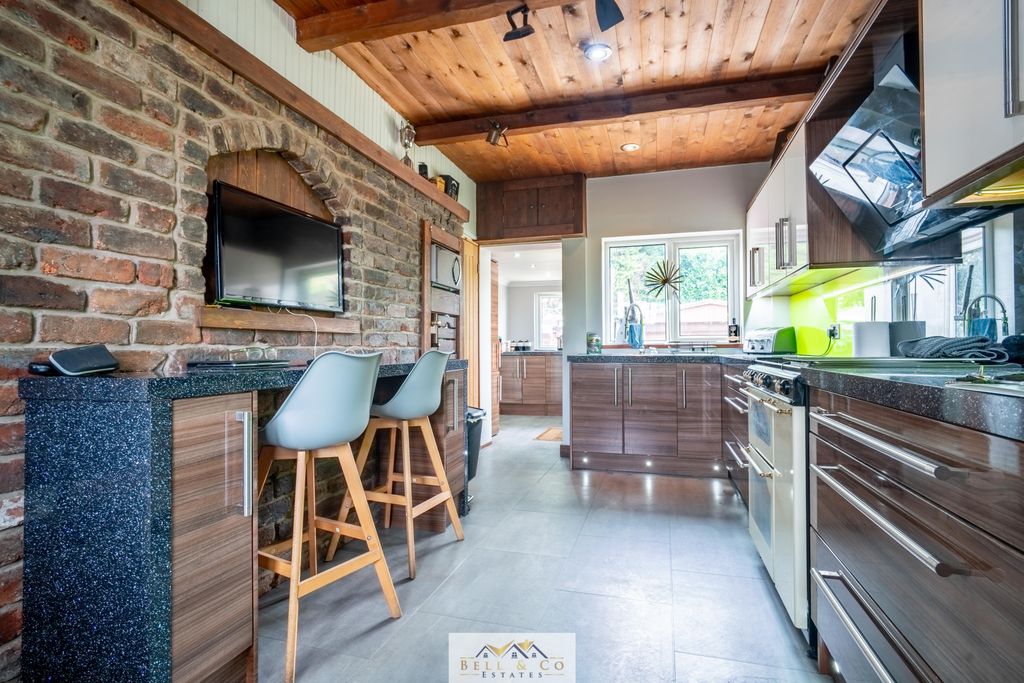 Property photo 2 of 26 Kitchen Diner  1