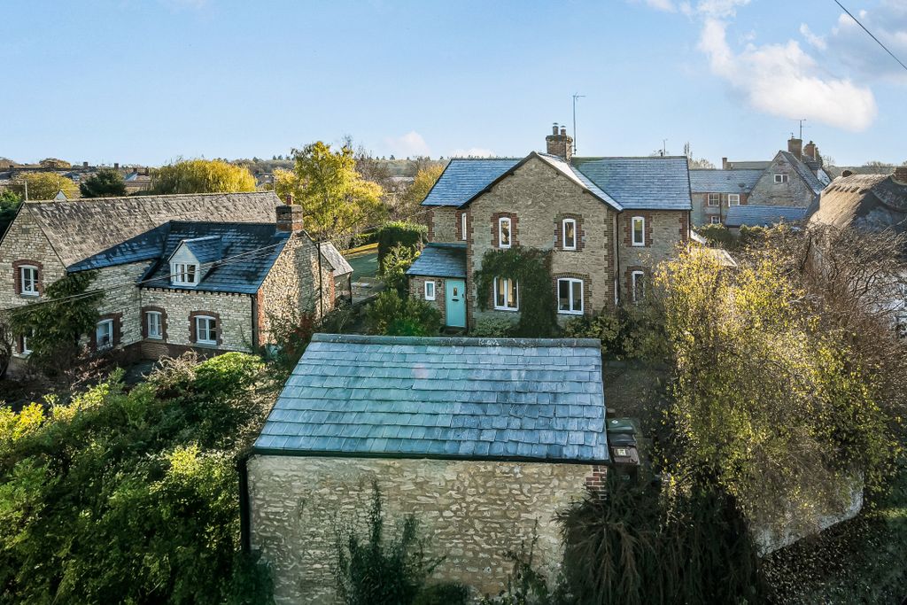 Property photo 1 of 18 138550216927069459E88