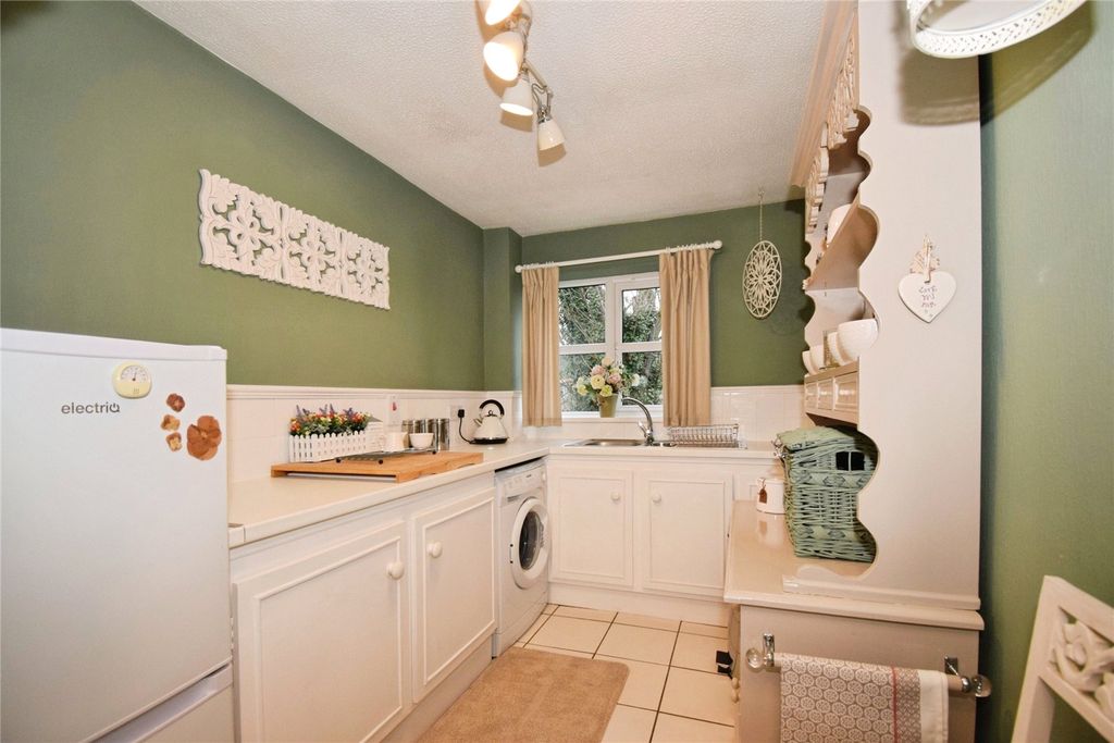 Property photo 3 of 20 Kitchen