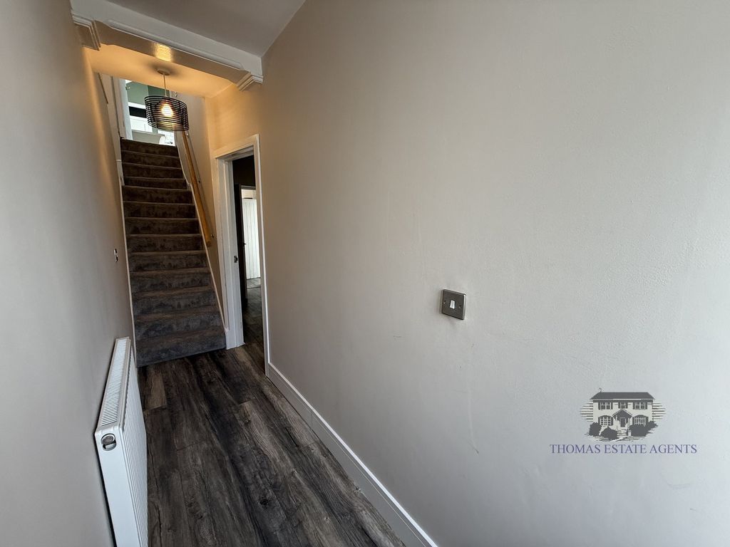 Property photo 2 of 13 Entrance Passage