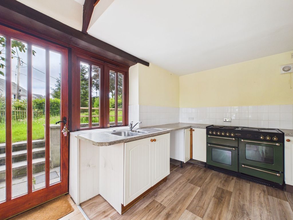 Property photo 3 of 16 Kitchen