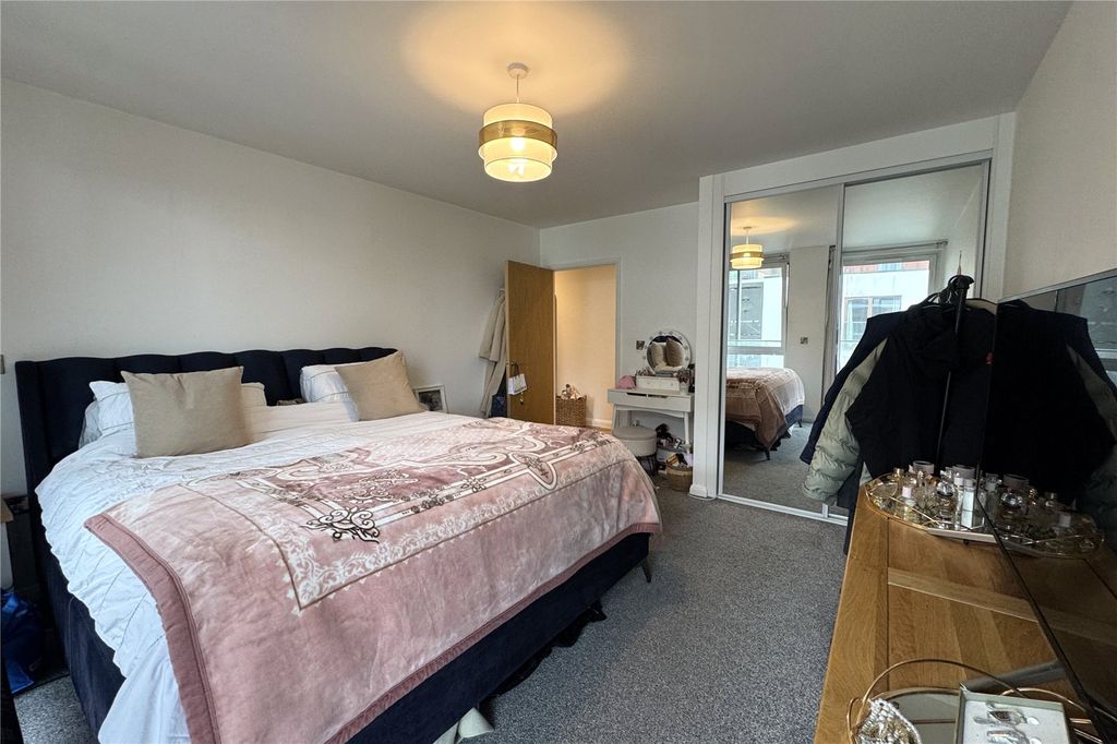 Additional image 9 of 2 bed flat for saleFarnborough Road, Farnborough, Hampshire GU14