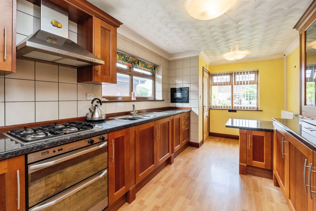 Property photo 3 of 14 Kitchen