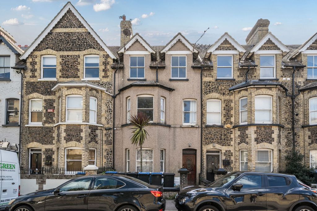 Property photo 1 of 2