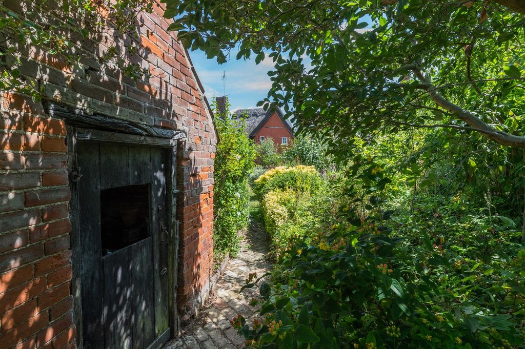 Property photo 2 of 23