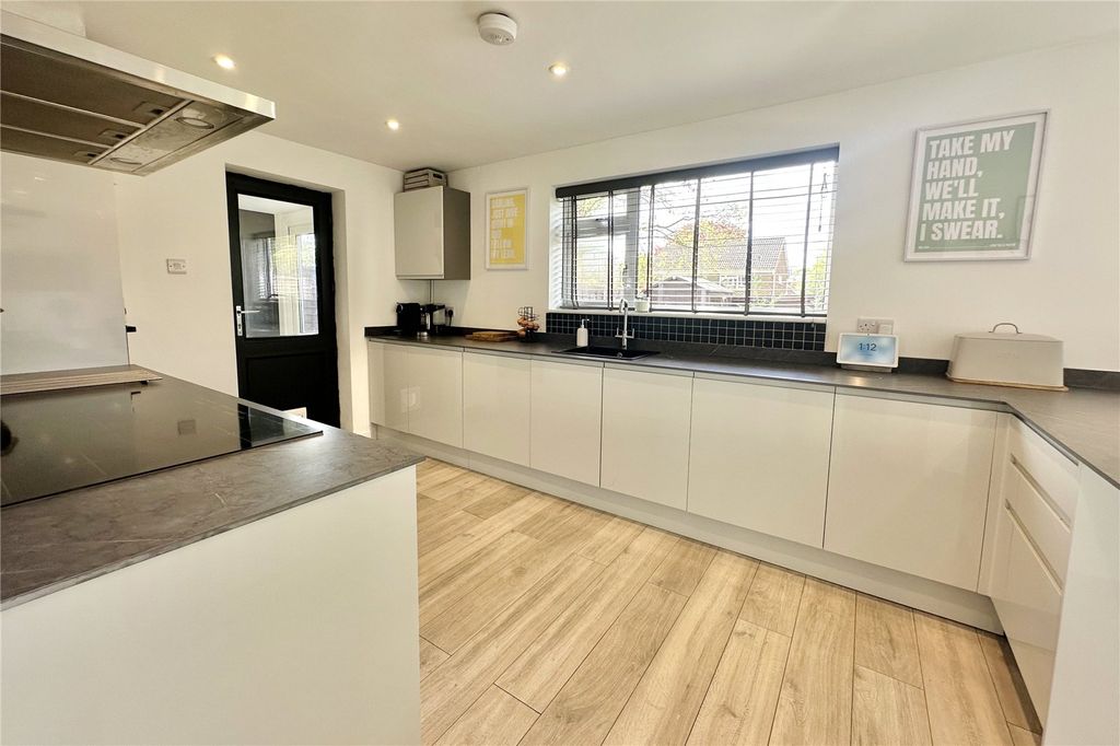 Property photo 2 of 17 Picture No. 23