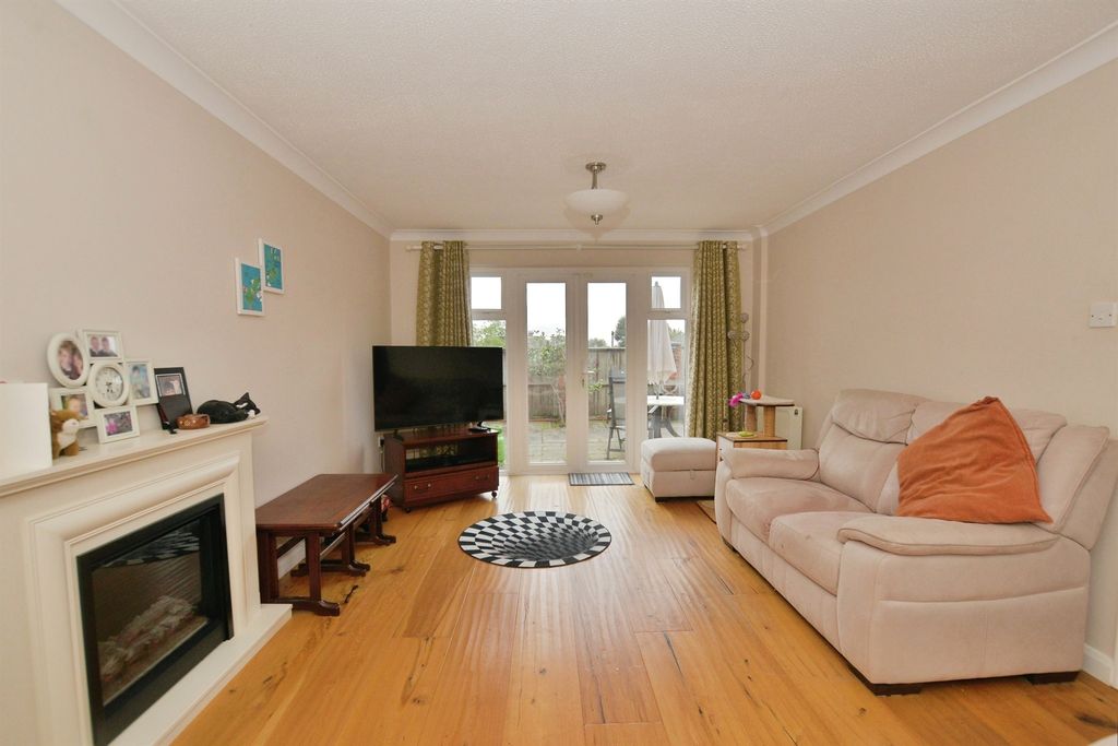 Property photo 2 of 20