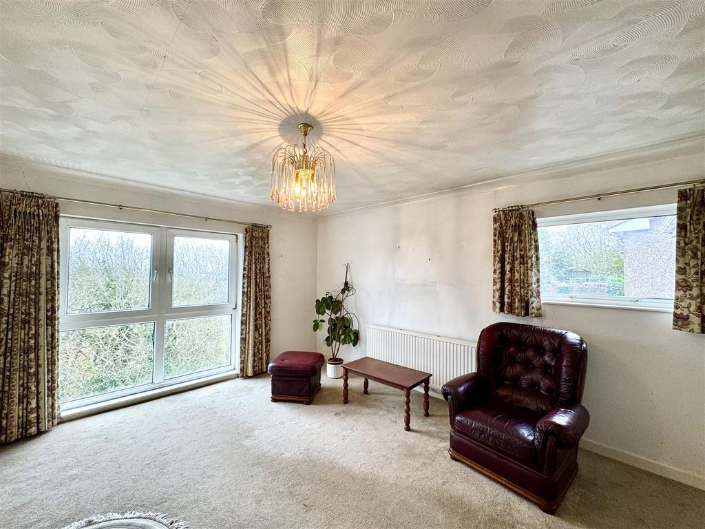 Property photo 3 of 24 Sitting Room