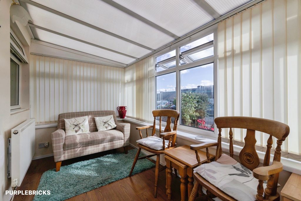 Property photo 3 of 21 Conservatory