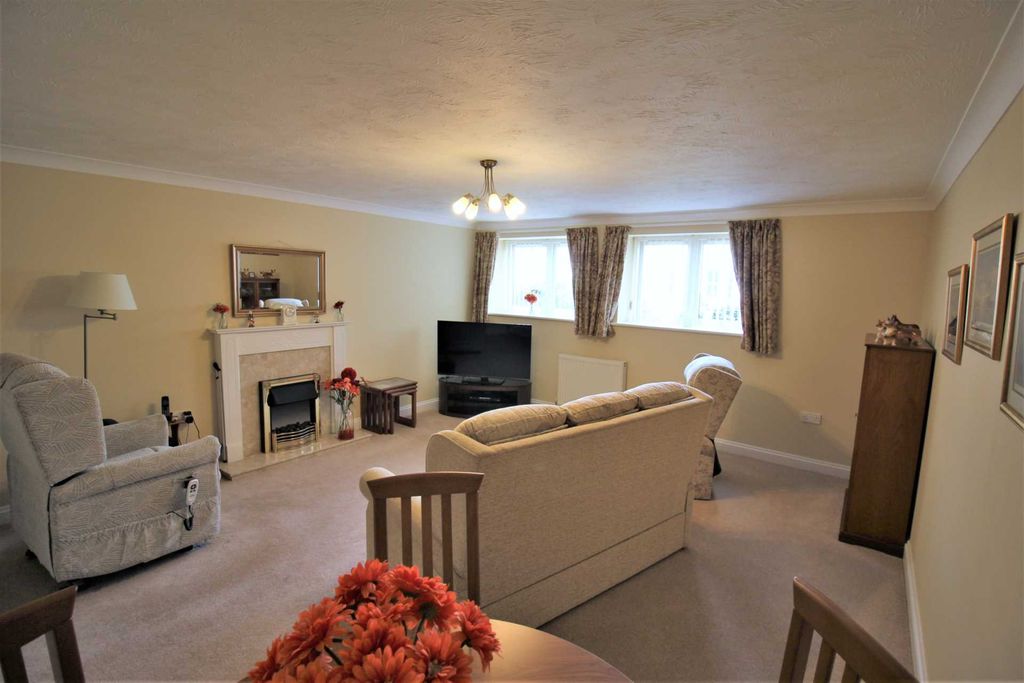 Property photo 2 of 10