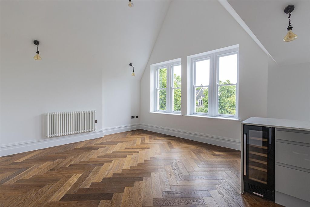 Property photo 2 of 14 Kestrel Mews 8 (2 Of 14).Jpg