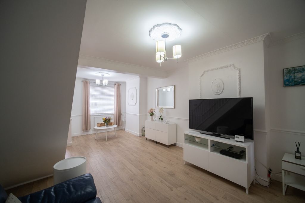 Property photo 3 of 18 Image 2