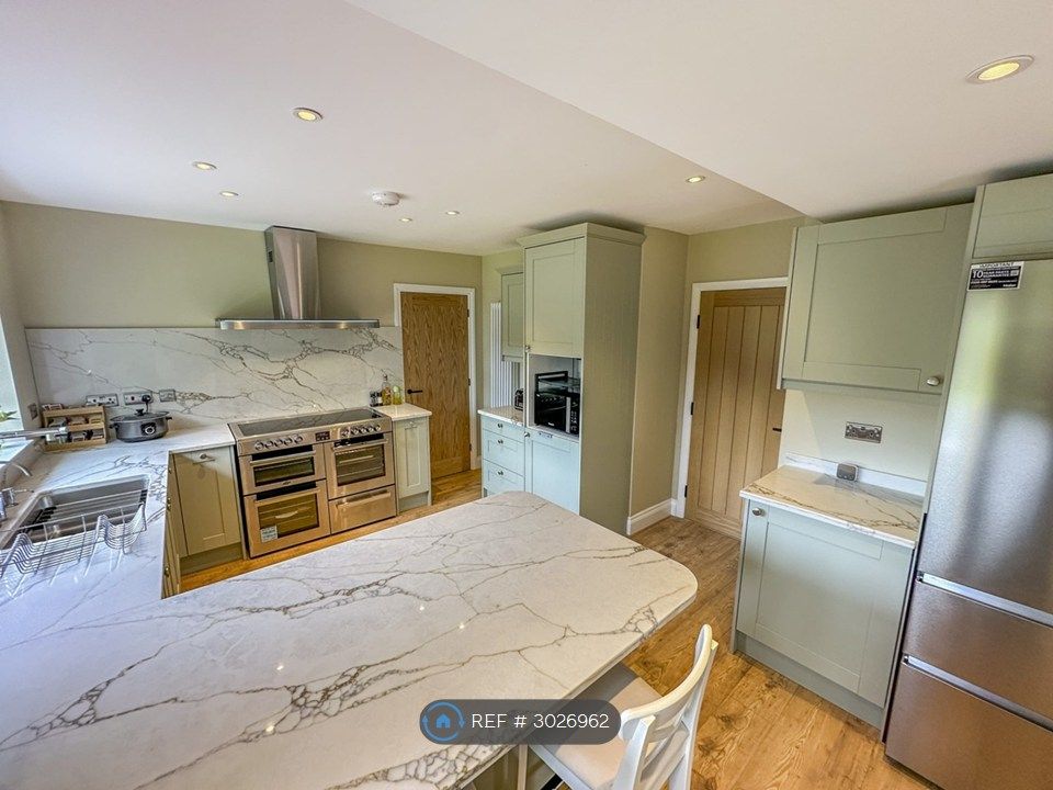 Property photo 3 of 35 Kitchen