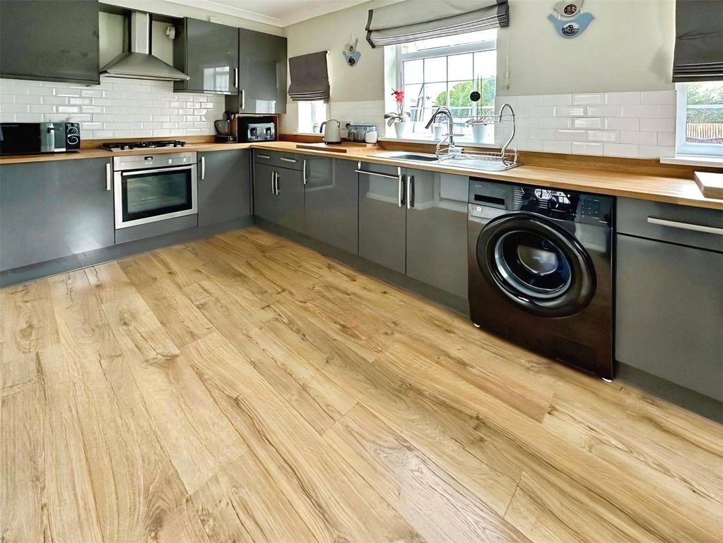 Property photo 2 of 14 Dining Kitchen