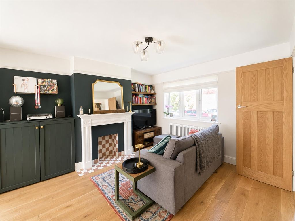 Property photo 3 of 12 Living.Png