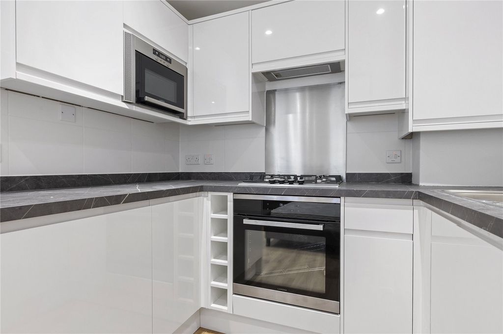 Property photo 3 of 6 Kitchen