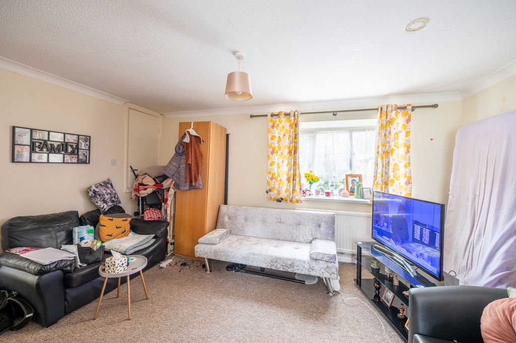 Property photo 3 of 12