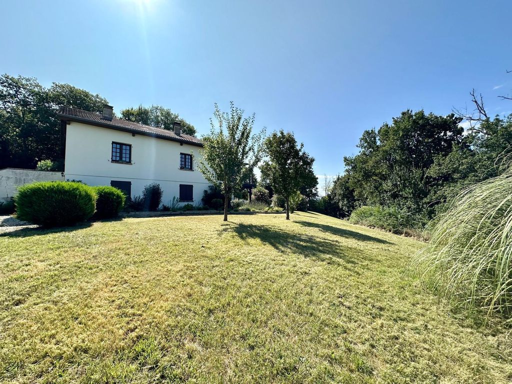 Property photo 2 of 27