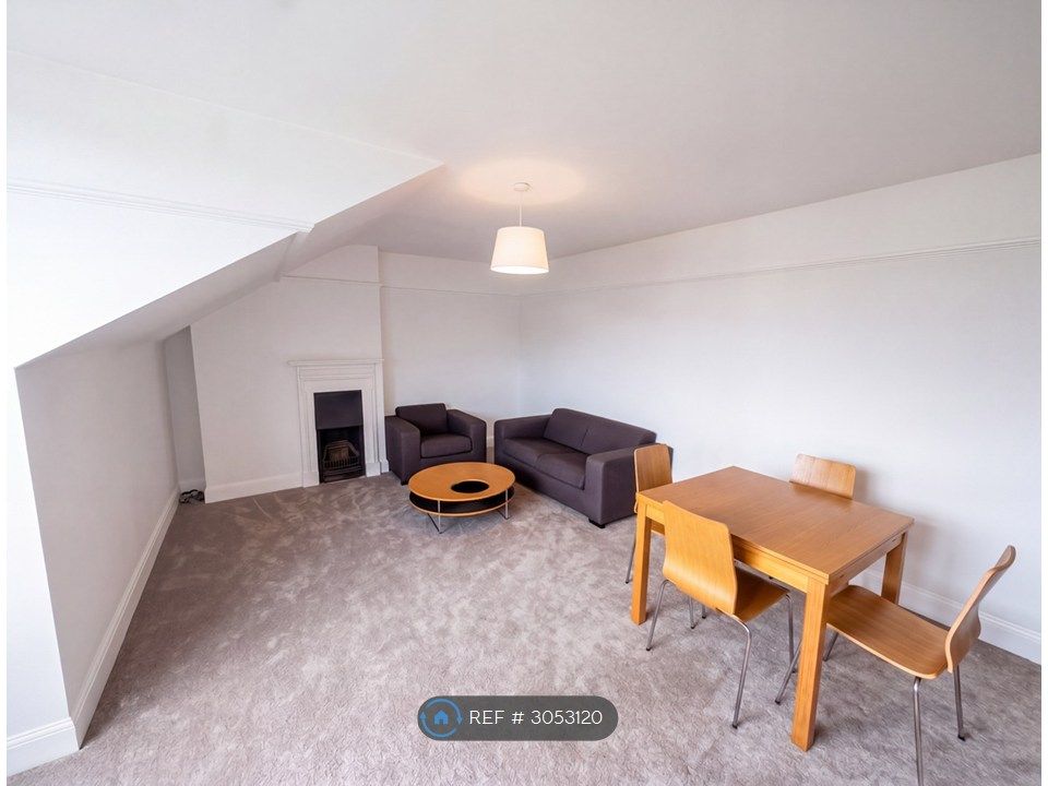 Property photo 1 of 7 Living Room