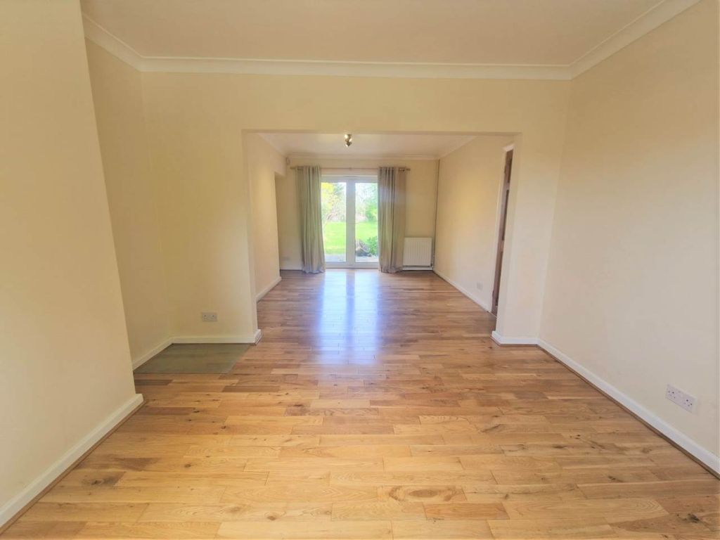 Property photo 3 of 15 Lounge