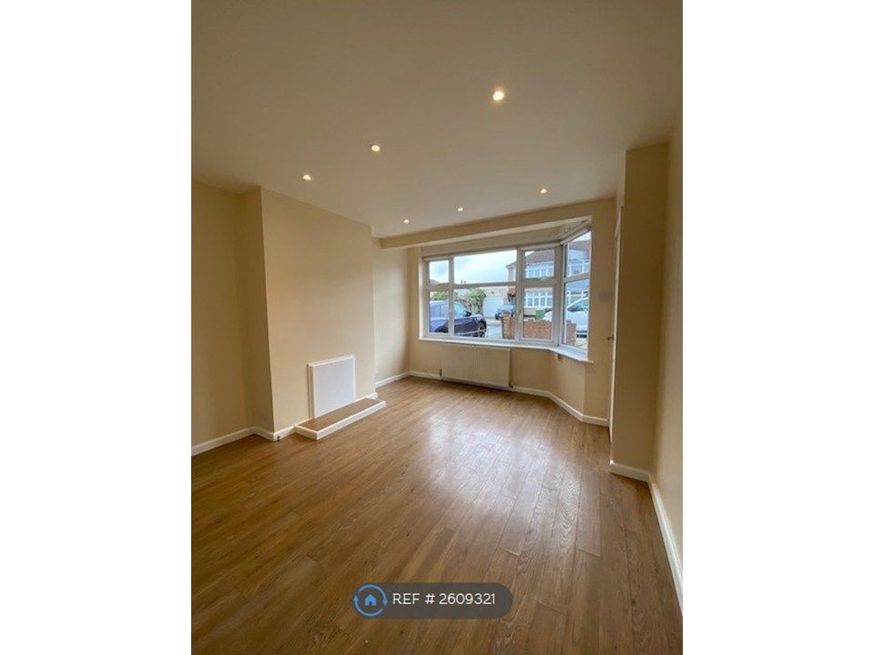 Property photo 1 of 9 Living Room