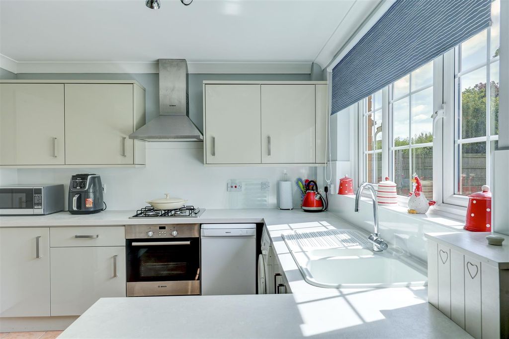 Property photo 3 of 20 Kitchen