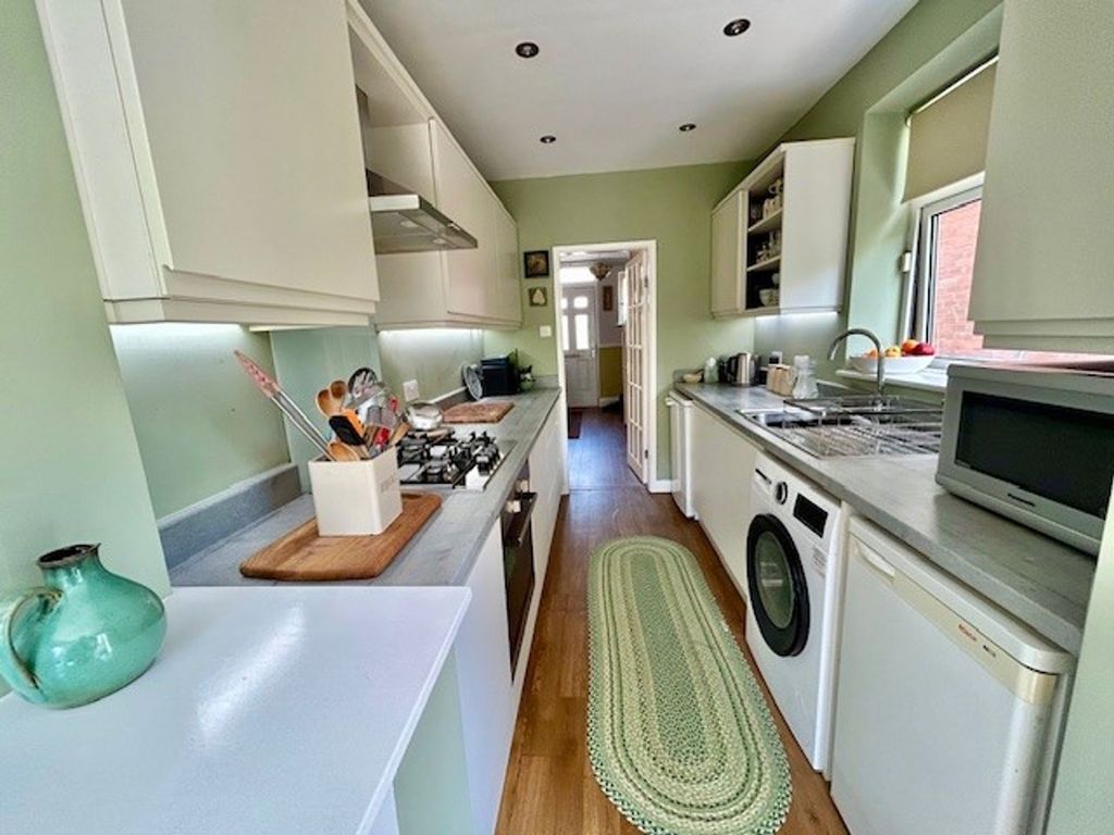 Property photo 2 of 25 Kitchen