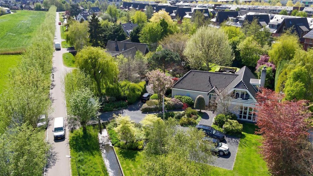 Property photo 2 of 41
