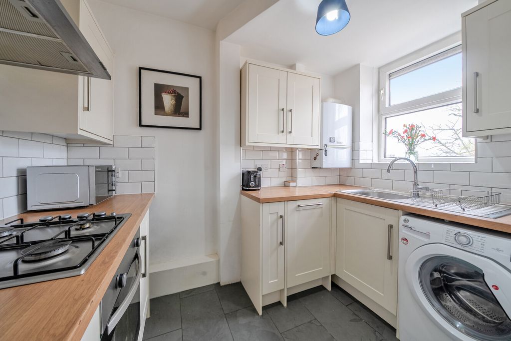 Property photo 3 of 17 1438586-21-69cd12...