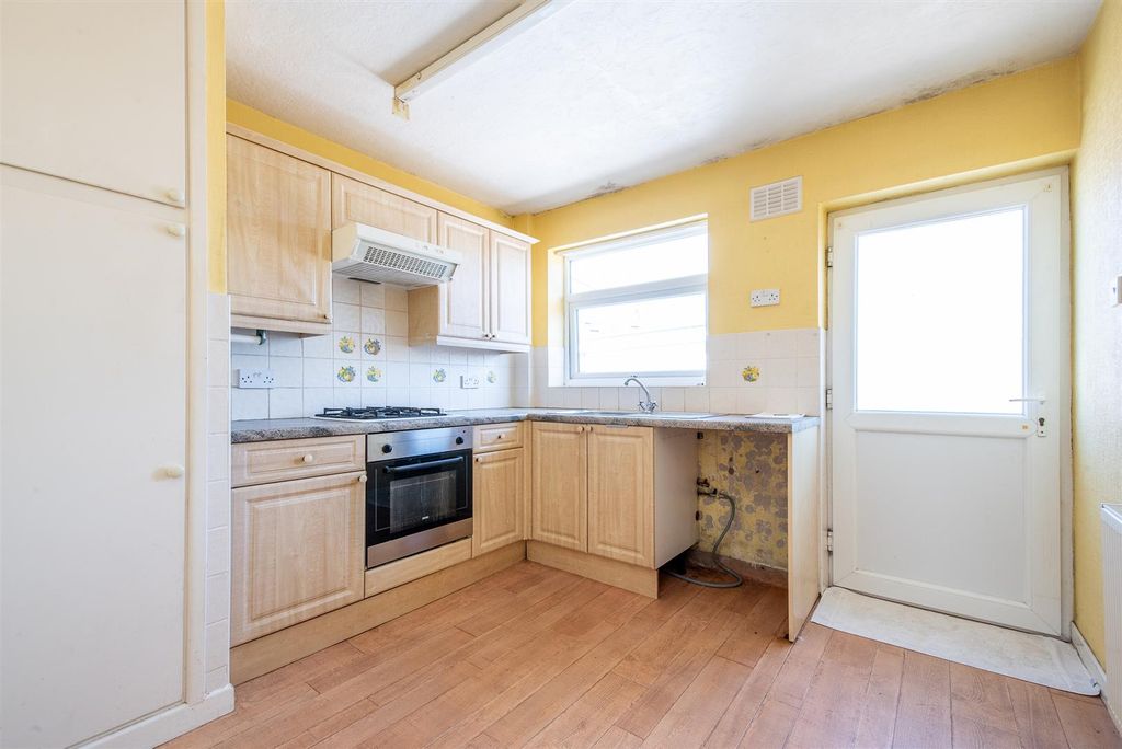 Property photo 3 of 16 Kitchen