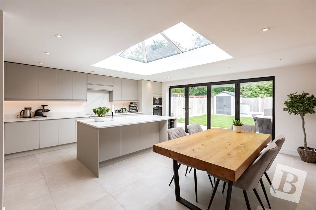 Property photo 1 of 19 Kitchen