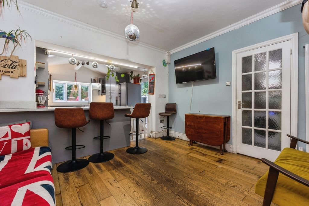 Property photo 3 of 45 Pbox-Img.Jpg