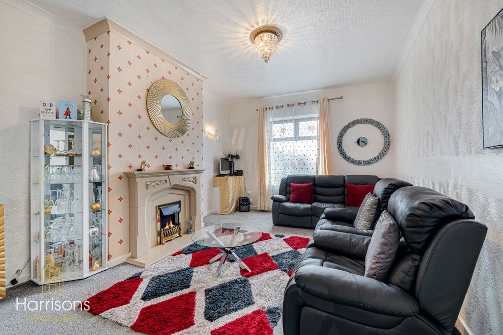 Property photo 2 of 25 5004411