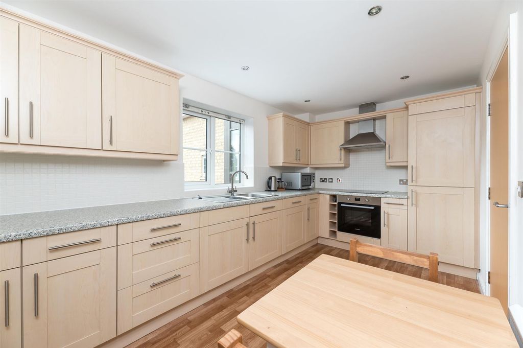 Property photo 2 of 17 Kitchen
