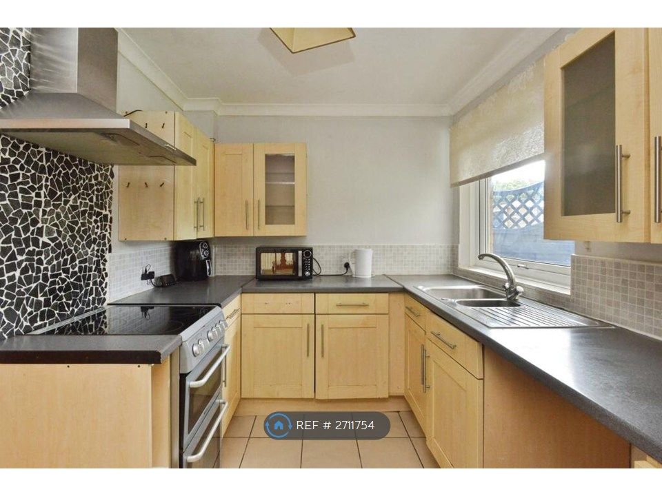 Property photo 2 of 14 Kitchen