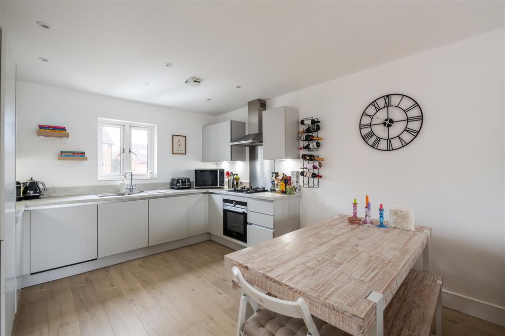 Property photo 3 of 17 5 Brambling Court Internals-11.Jpg