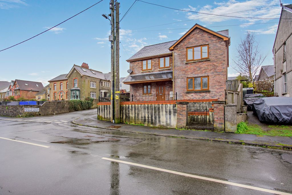 Property photo 1 of 30