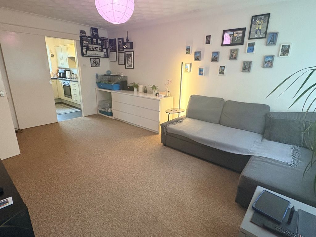 Property photo 2 of 8