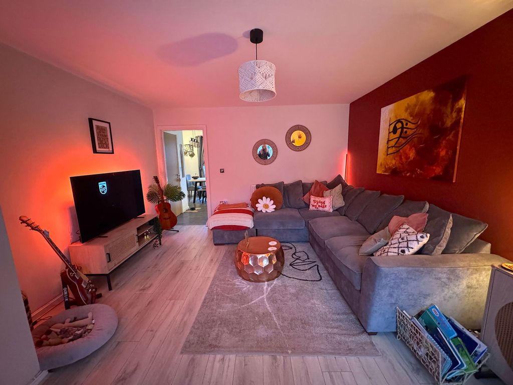 Property photo 3 of 27