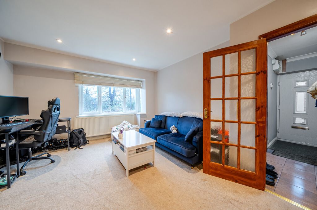 Property photo 3 of 19 1394059-15-694A96...